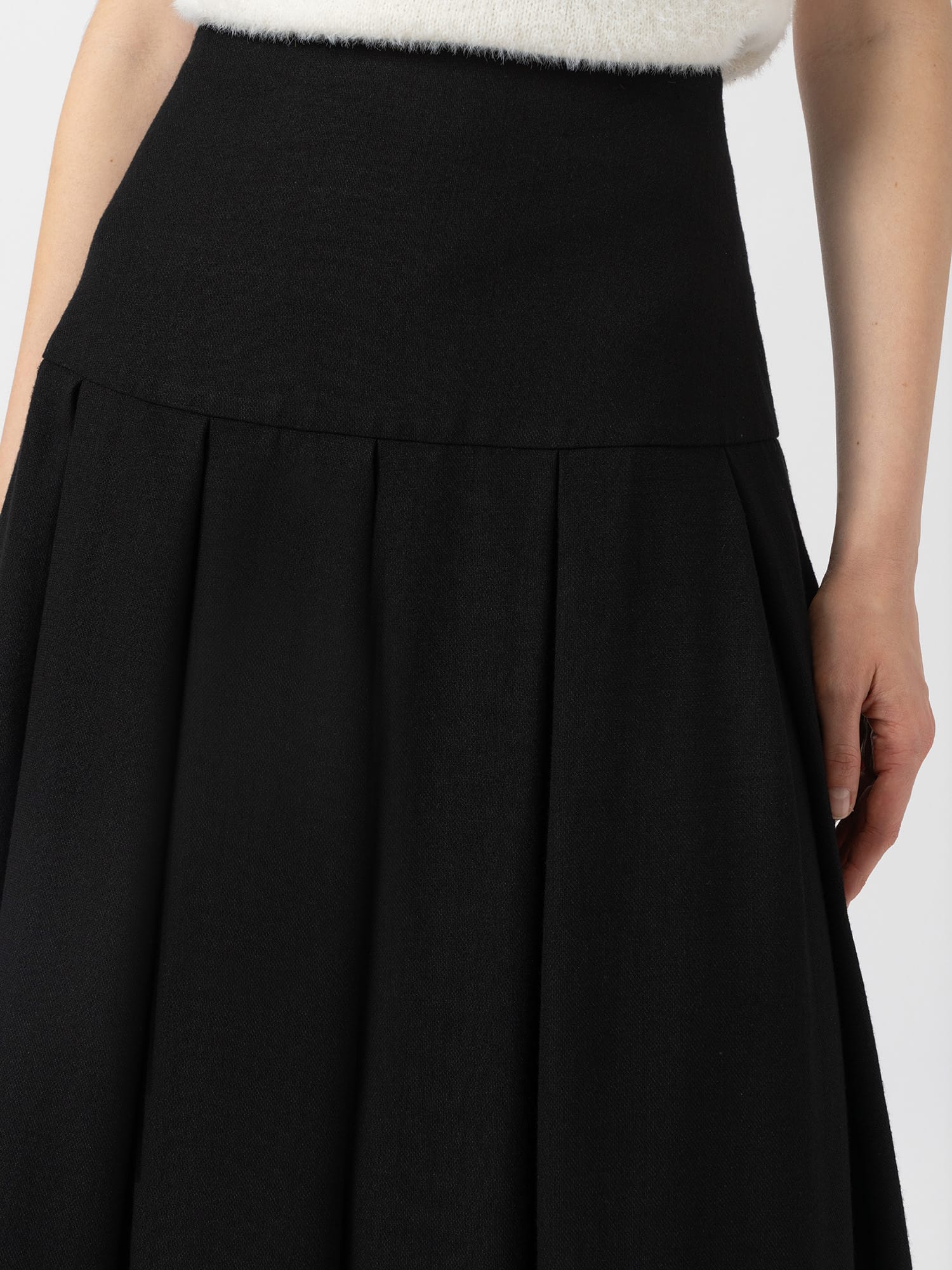 Everly Pleated Skirt - Black - Image 4