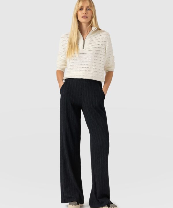 Hoxton Straight Leg Pant - Black Textured